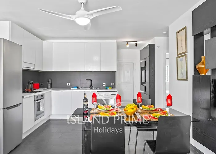 Seaviews 2x Bedroom In Club Complex Sc141